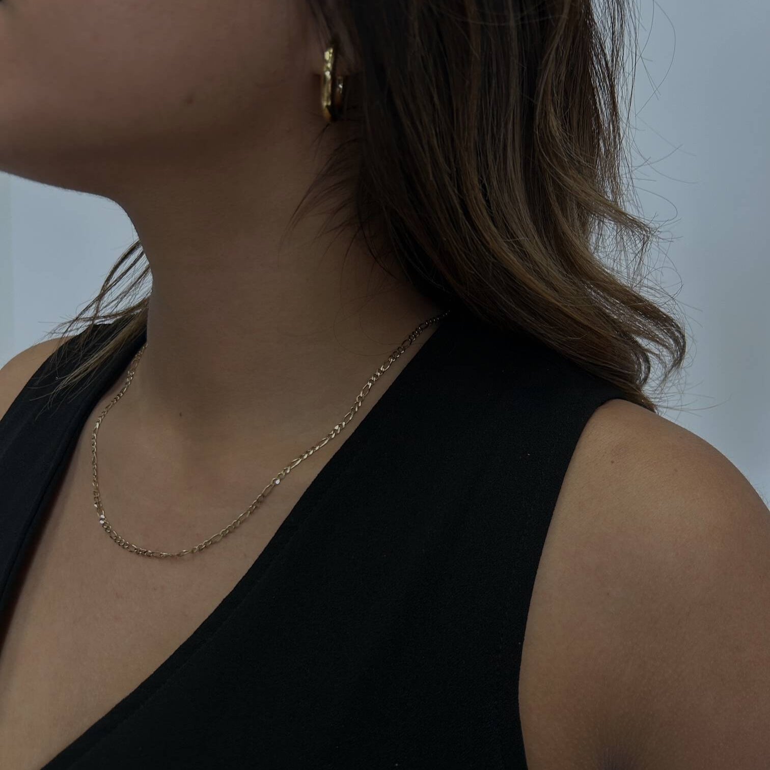 woman wearing a figaro chain